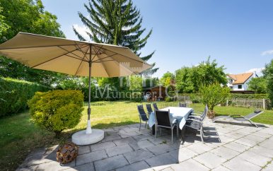 Terrasse mit Garten